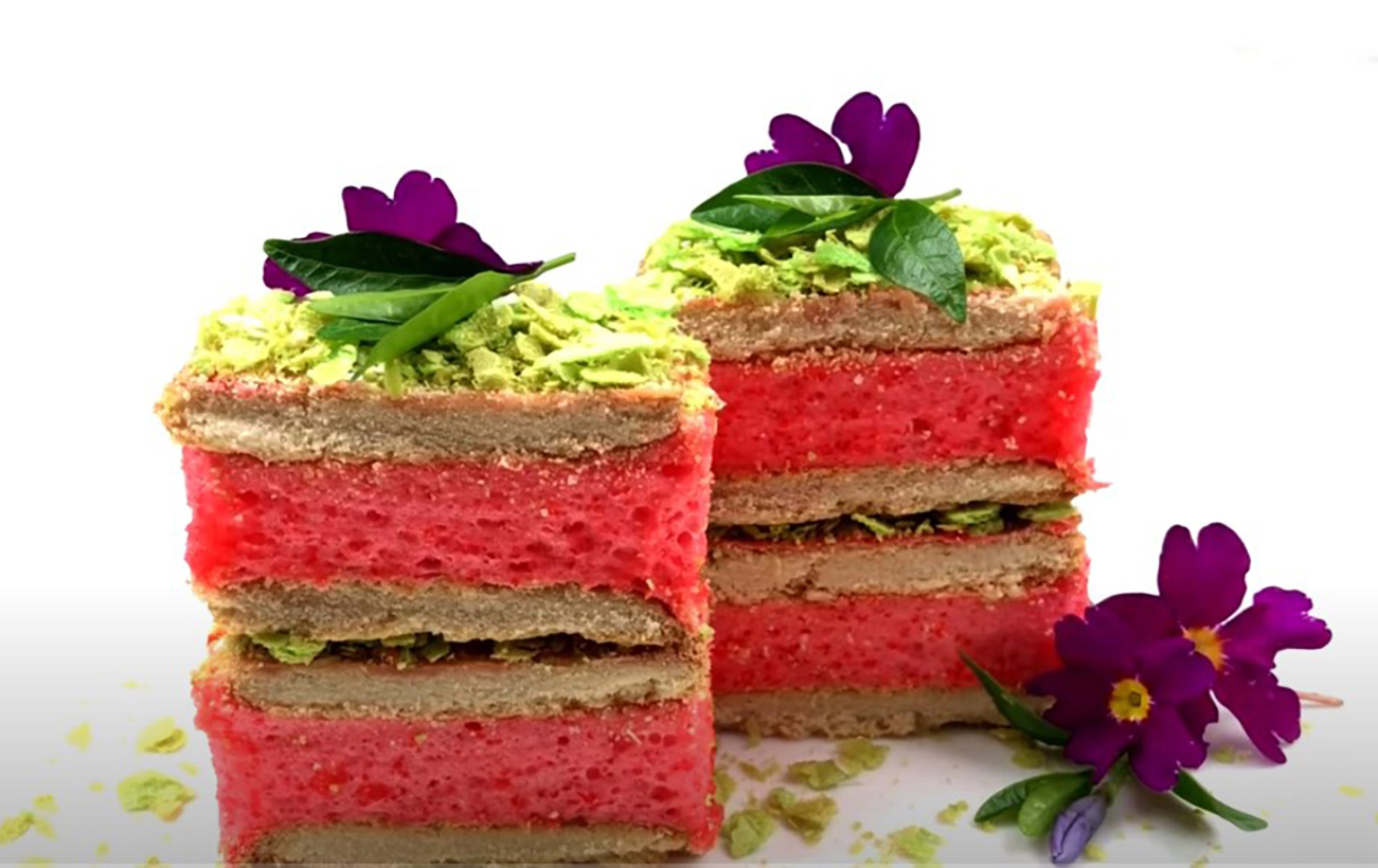 Удивит вкусом вас и ваших близких. Бюджетный пляцок-суфле, который готовится за 10 минут (видео)